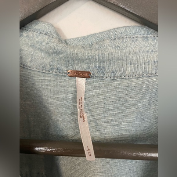 Free People Ready or Not Chambray Top Rumi Wash - Size Large 🇺🇸 - Picture 6 of 8